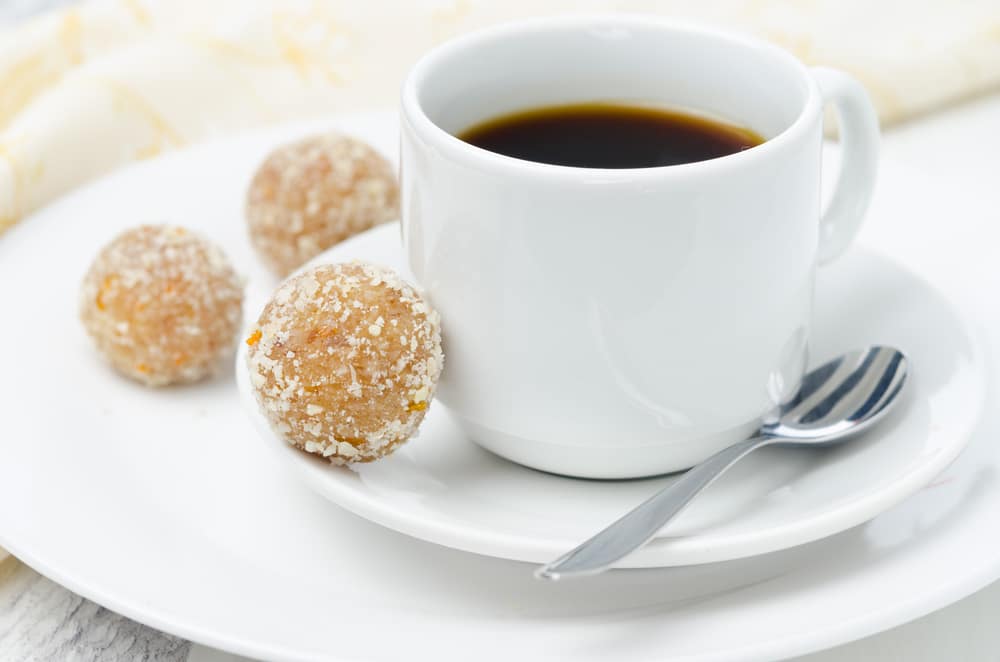 4 Ingredient Paleo Pumpkin Spice Coconut Balls